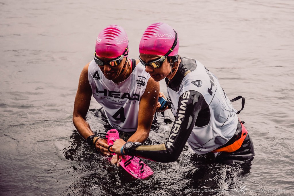 É possível participar na prova individualmente, mas apenas as duplas têm classificação na SwimRun