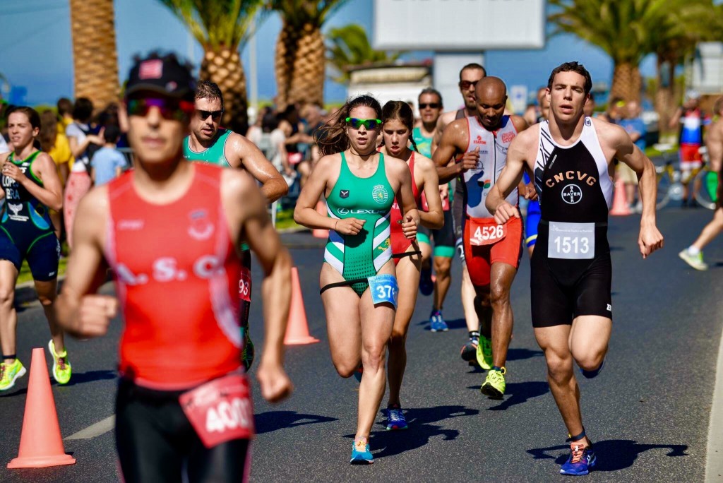 O Triatlo de Oeiras reúne atletas de elite e atletas populares, este ano há prova aberta sprint e super sprint