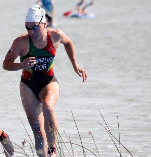 Helena Paula Carvalho, triatleta do Sporting Clube de Portugal, costuma conseguir um bom tempo na natação