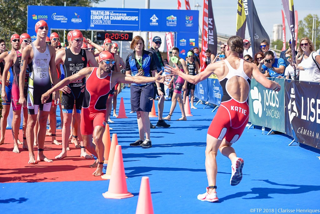 O elemento seguinte da estafeta está a postos para entrar em prova o mais rápido possível