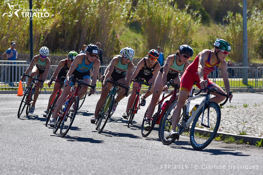 Vera Vilaça, Madalena Almeida, Gabriela Ribeiro e Helena Carvalho estiveram sempre no primeiro grupo de ciclismo, pelo que tudo se decidiu na corrida