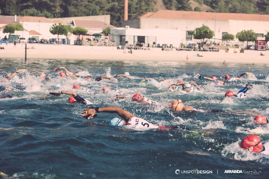 A naração é realizada com sapatilhas que deverão ter um bom escoamento de água
