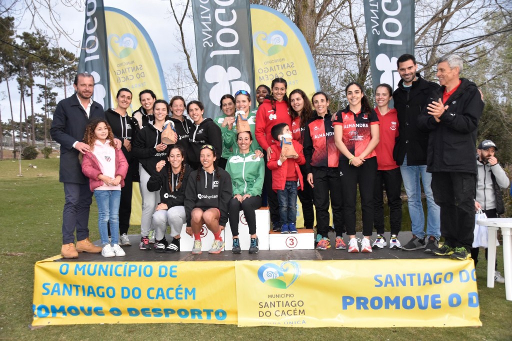 As três equipas femininas no primeiro Triatlo da época: Sporting Clube de Portugal, OutSystems Olímpico de Oeiras e Alhandra Sporting Club