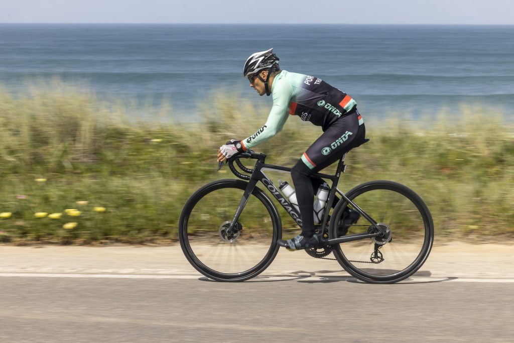 João Silva no treino de séries de ciclismo na estrada do Guincho