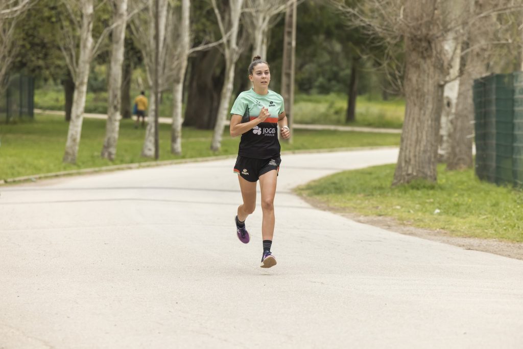 Melanie Santos, no treino de corrida, após o trabalho de séries realizado em pista