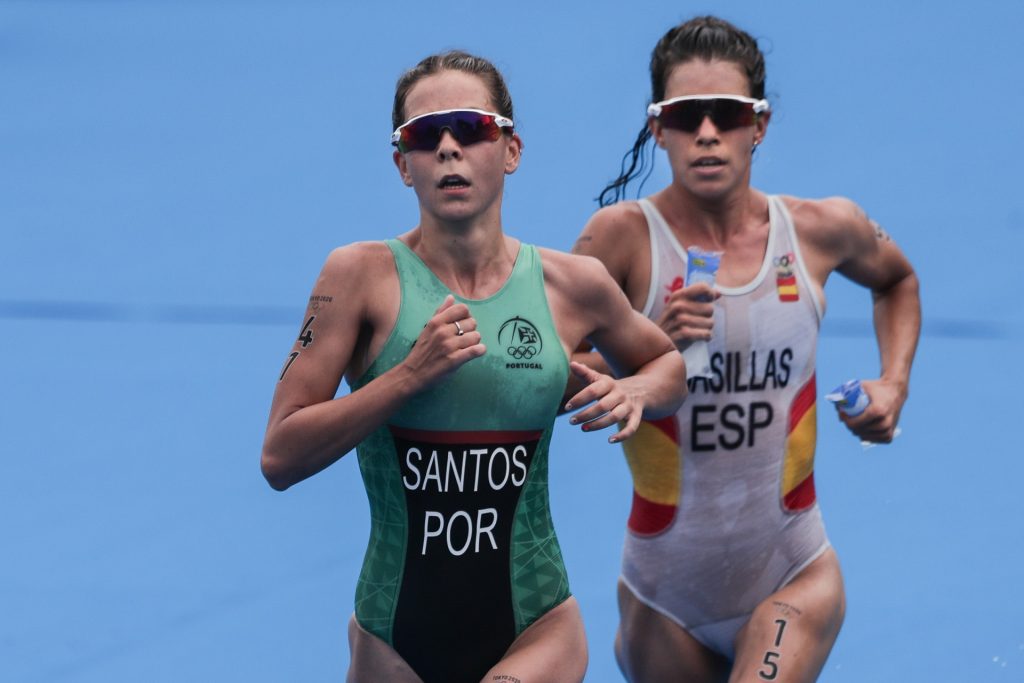 Melanie Santos a correr com a triatleta espanhola Miriam Casillas