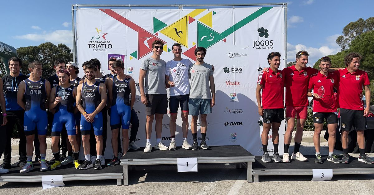 Pódio colecctivo masculino no II Triatlo Quinta do Lago
